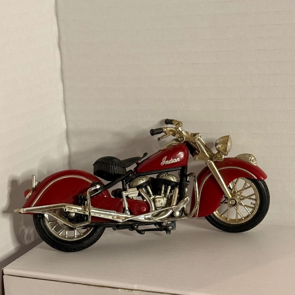 Maisto Indian Motorcycle Diecast Model Red Vintage Style Toy Bike 5.5 Inch